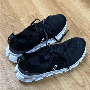 On Running women’s Black and White Athletic Shoes